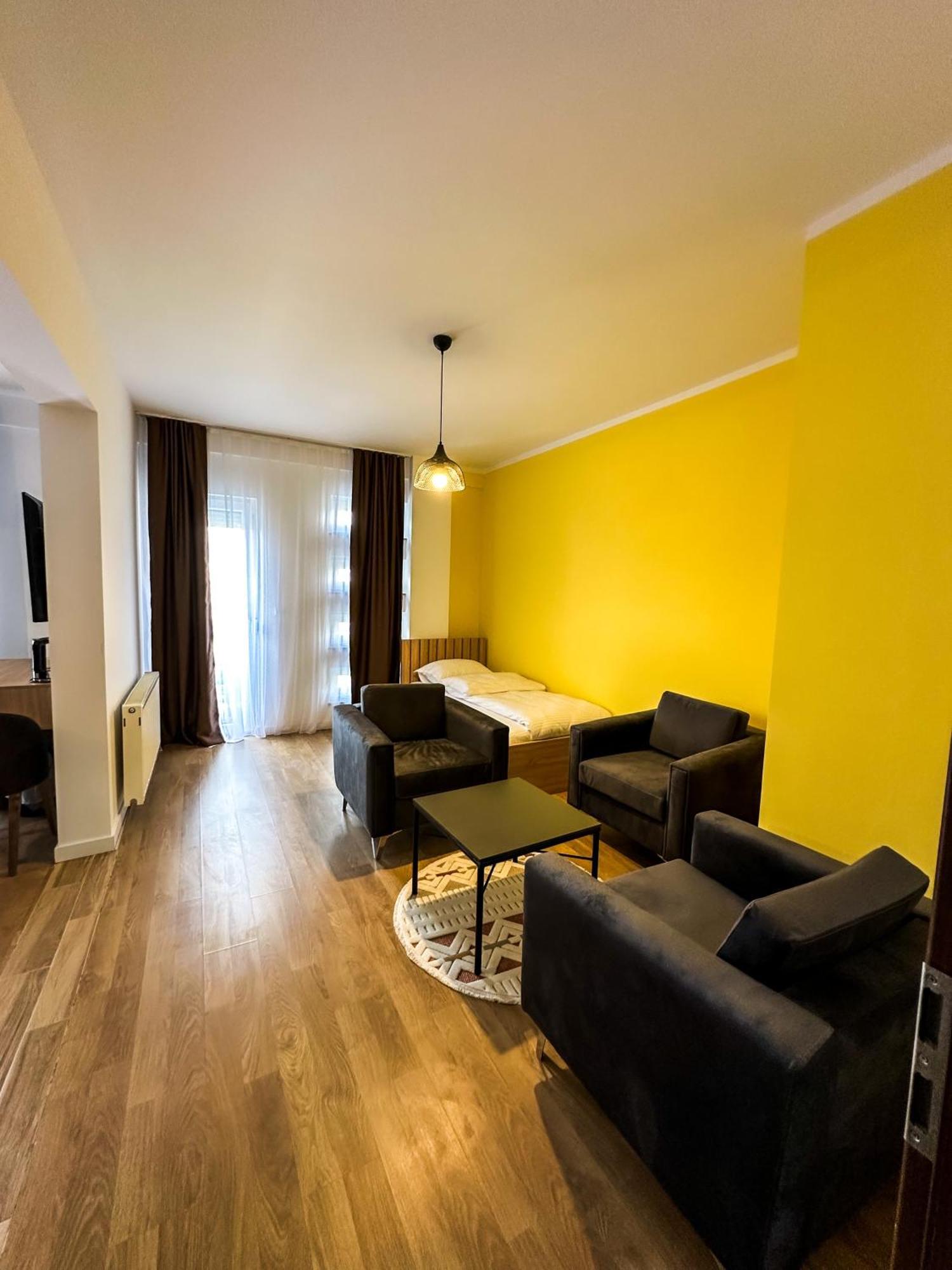 Grand Apartments Prishtina Пристина Екстериор снимка